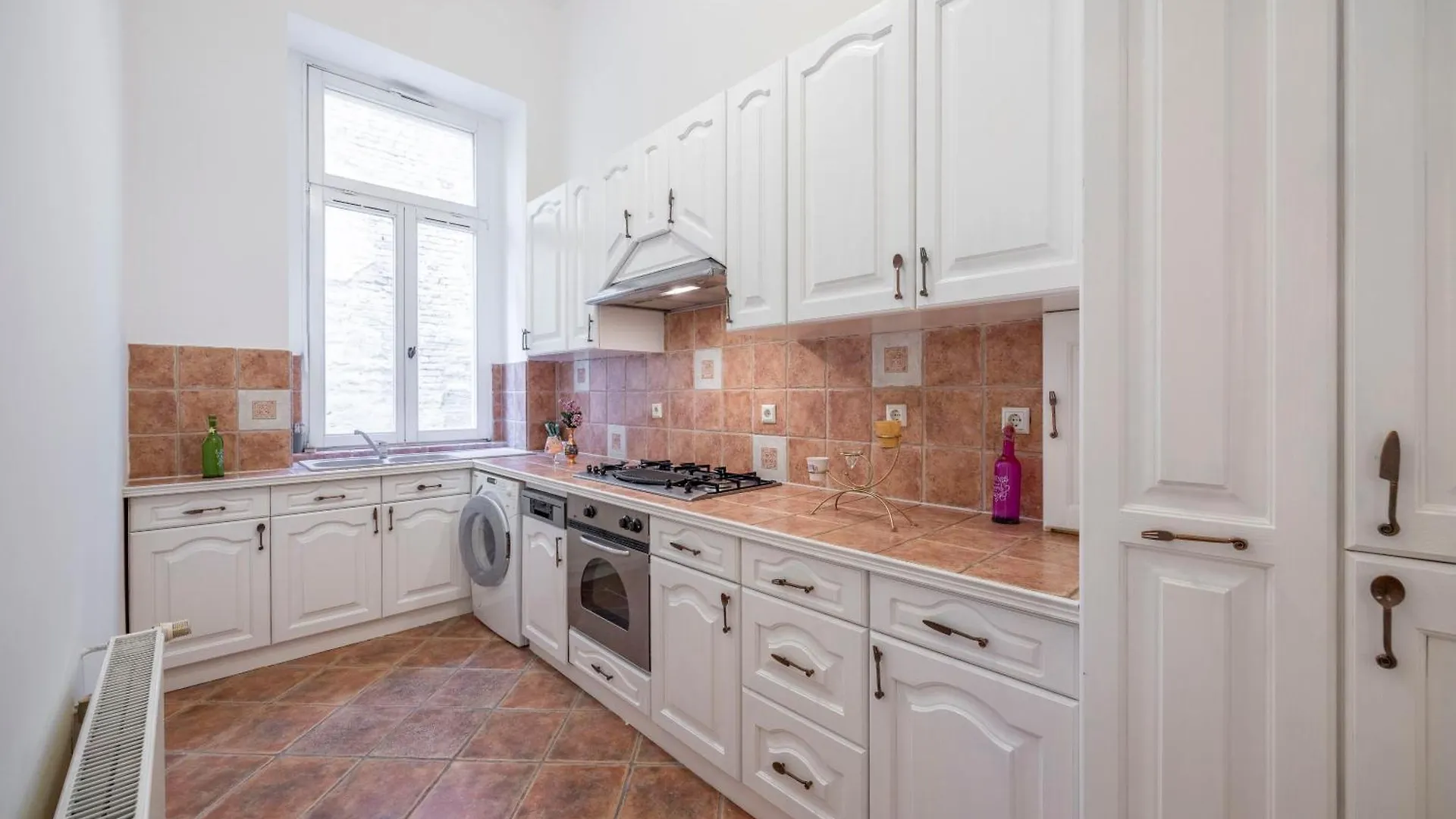Classy Quentin Dream Home In The Heart Of Budapest 0*,